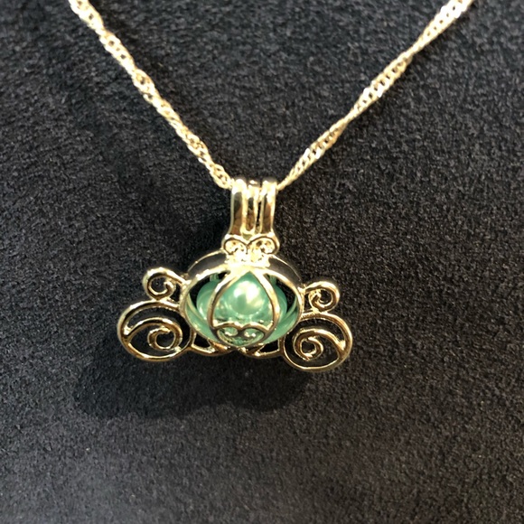 SALE! Cinderella carriage pearl cage necklace - Picture 3 of 8